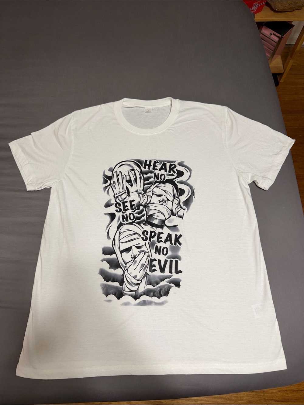 💥 NWOT White "Hear No, See No, Speak No Evil" Graphic Tee